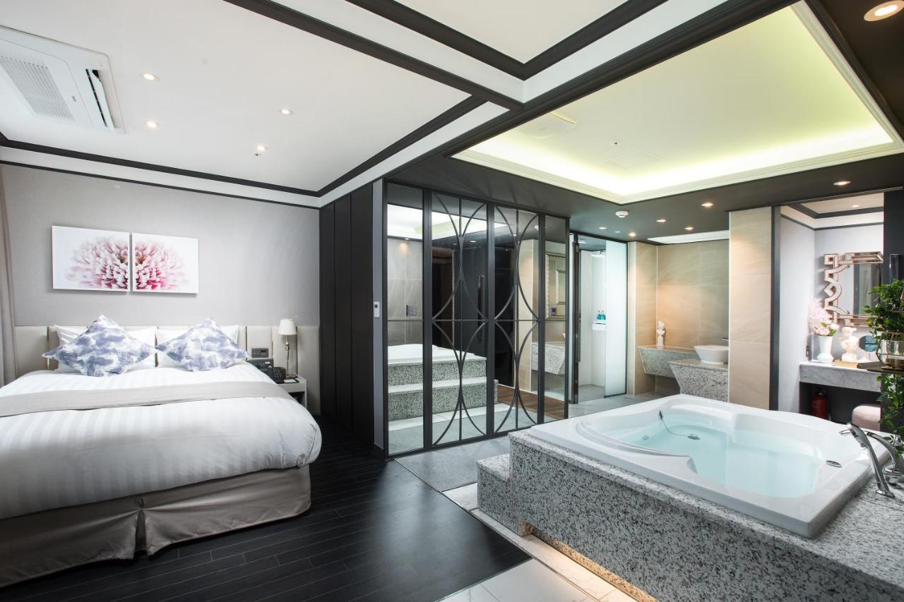 Utop Boutique Hotel&Residence Кванджу Экстерьер фото