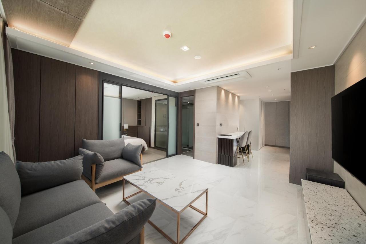 Utop Boutique Hotel&Residence Кванджу Экстерьер фото