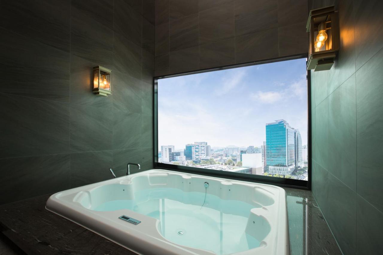 Utop Boutique Hotel&Residence Кванджу Экстерьер фото